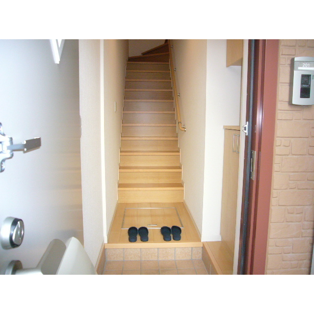 グリーンエイト野方 玄関は1階です♪