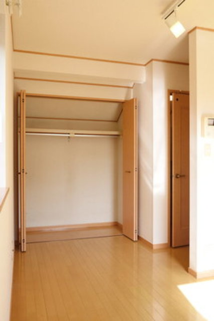 ソレーユ弦巻 収納