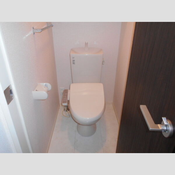 アゼリア松戸205号室 トイレ　温水洗浄暖房便座