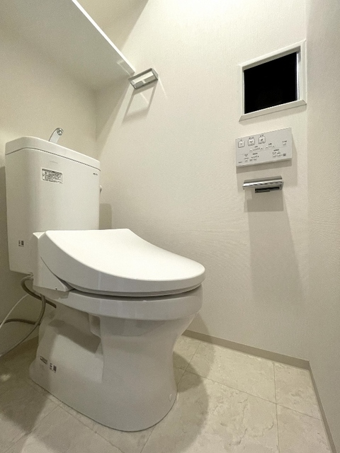 ガーラ・クレスタ横濱関内9階 ゆったりとした空間のトイレです