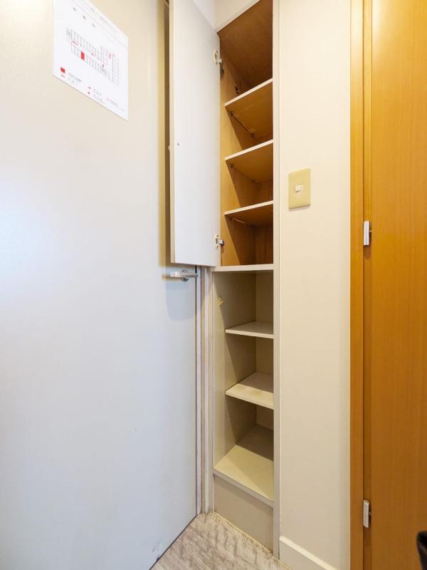 THE VALUE SHARED HOTEL TAKENOTSUKA3階 玄関