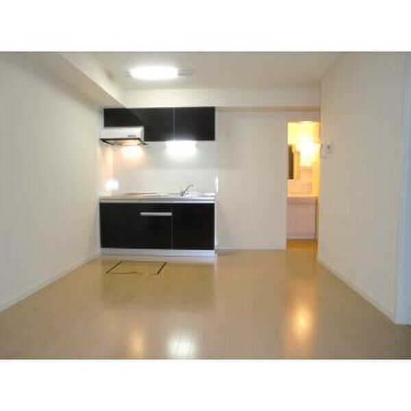 ロイヤルパーク105号室 リビング