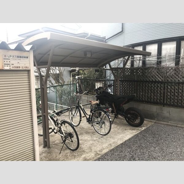 メゾンコリーヌ 駐輪場