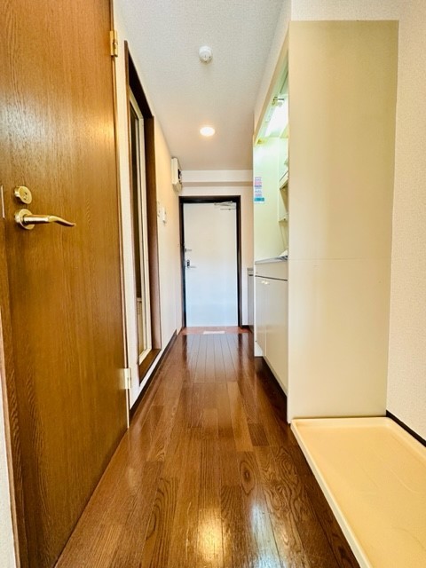 Ｂｉｇ　Ｔｈｒｏｕｇｈ0205号室 玄関