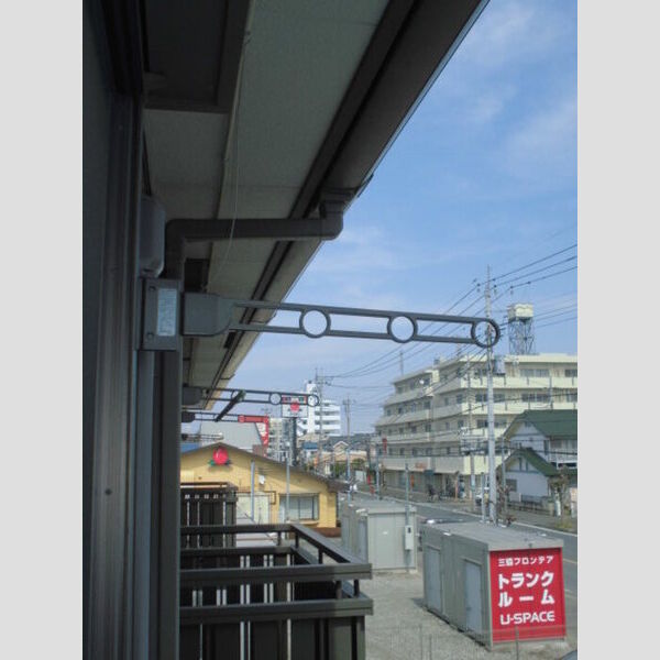 グランディール坂戸泉203号室 物干し受け
