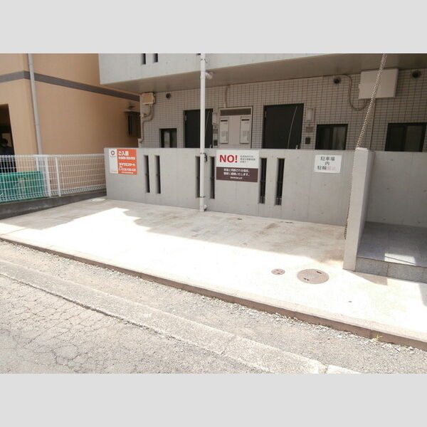 フォンテーヌ 駐車場