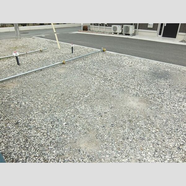 ロイヤルレジデンス 駐車場