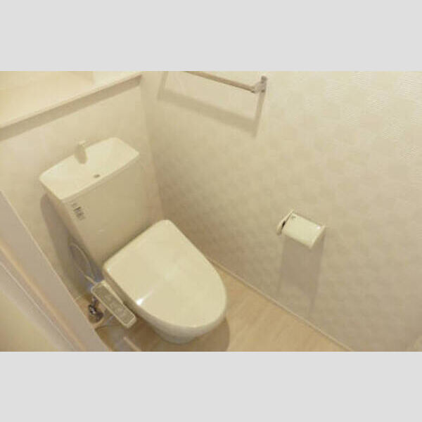 FINO202号室 トイレには棚もついてます