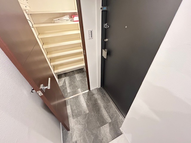 レジディア中延8階 玄関