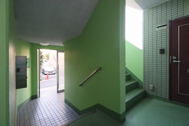 グリーンゲーブル2階 エントランス