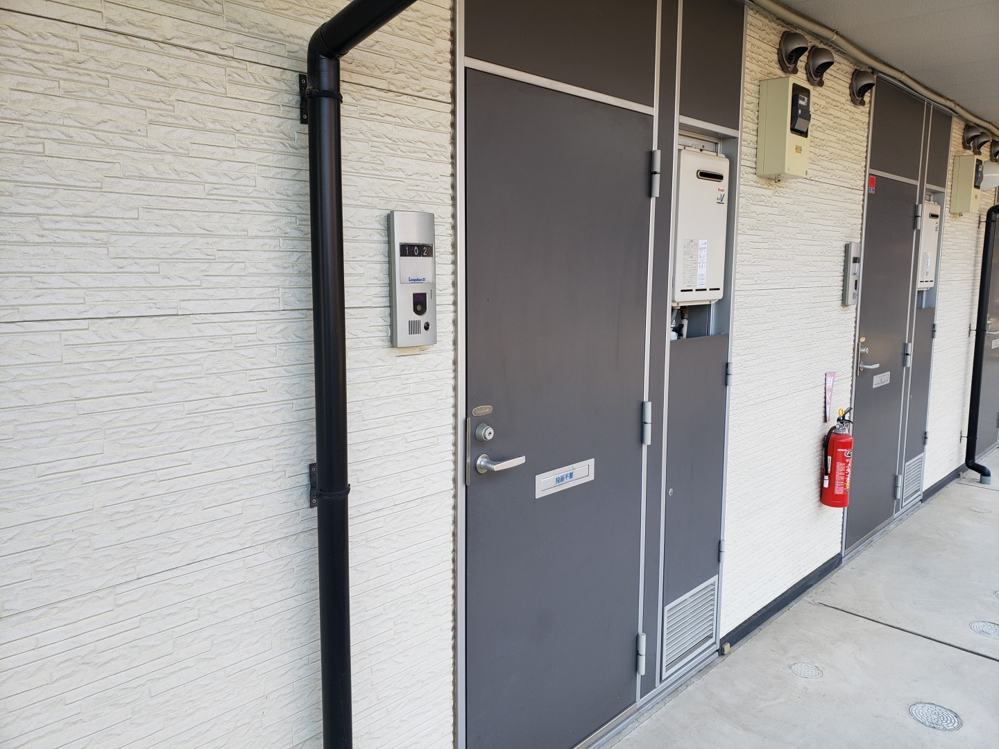 レオパレス角106号室 玄関