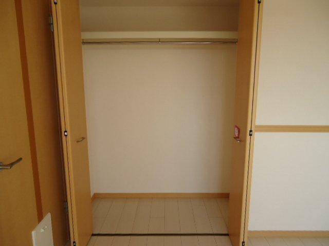 モア　グランディール・エヌ201号室 収納