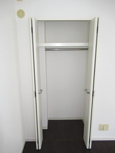 ライオンズステーションプラザ根岸ベイアーク4階 クロゼット　※2021年12月撮影