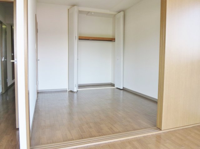 シャトー秋葉町0202号室 洋室２　※別号室の参考写真です(現況優先・仕様違いの場合あり)