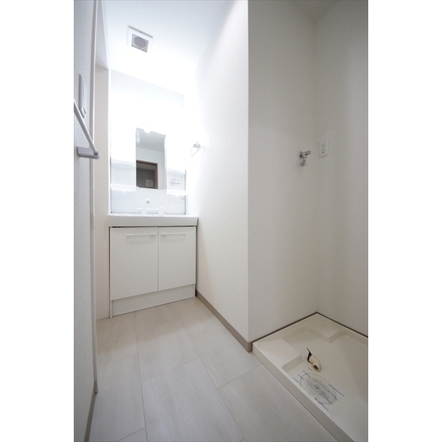 サリス万世町A棟0101号室 内観