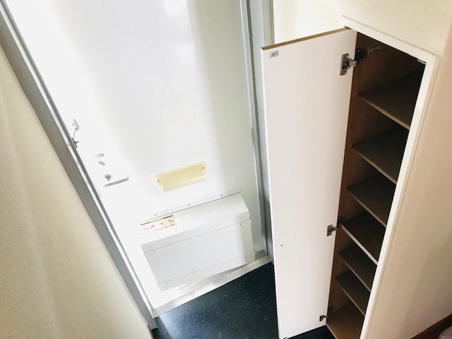 レオパレスホークヒルズ 玄関