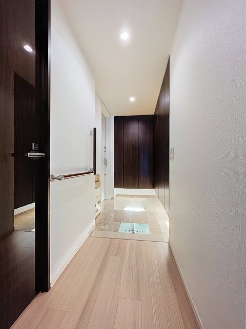 ザ・パークハウス　新宿タワー14階 玄関