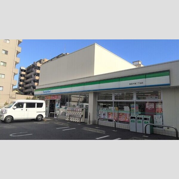 ルリアン保木間 ファミリーマート東保木間二丁目店
