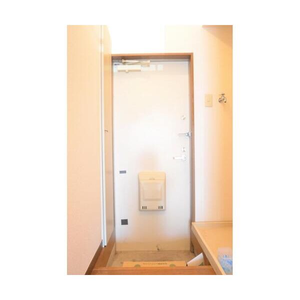 エステート千歳烏山 玄関