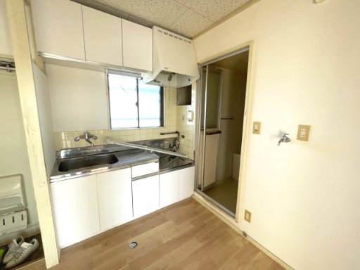 マンション三鈴301号室 キッチン