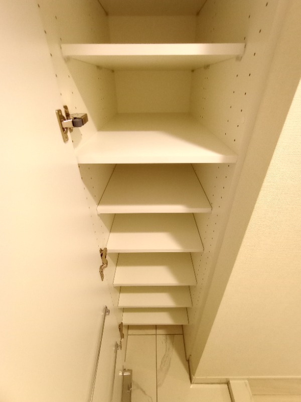 クレイシアIDZ祐天寺4階 収納