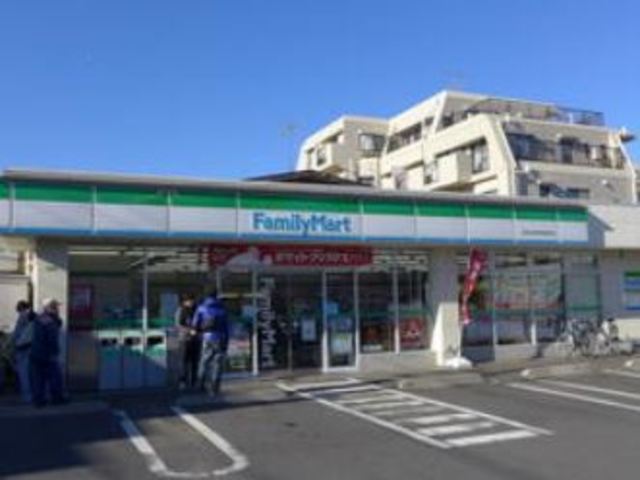 アメニティハイム 【コンビニエンスストア】ファミリーマート世田谷教育会館前店まで237ｍ