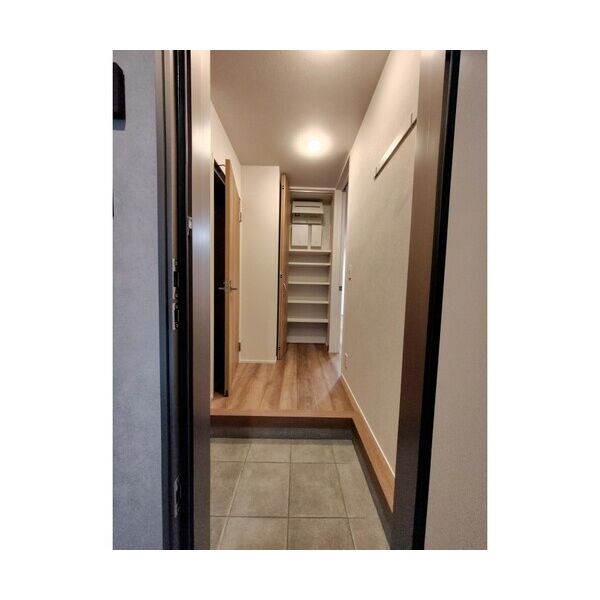 クレール明大前 玄関