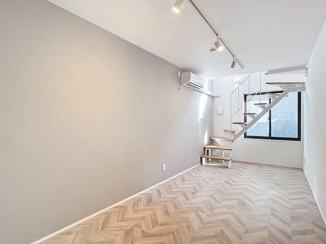 ＲＩＶＥＮＤＥＬＬ　ＥＢＩＳＵ1階 部屋その他