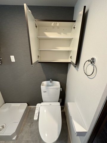 ベル エスペース 温水洗浄便座付き＆便利な収納付きです♪