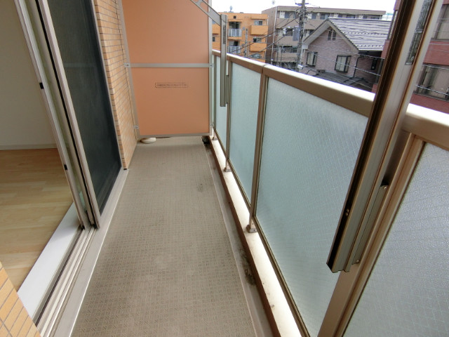 アメティスタ本中山4階 採光の取れるバルコニー