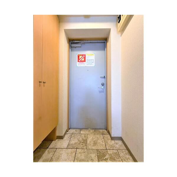 ラルジュ302号室 玄関