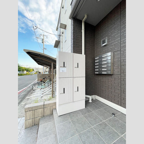 メルヴェーユ三郷中央　A105号室 宅配ボックス