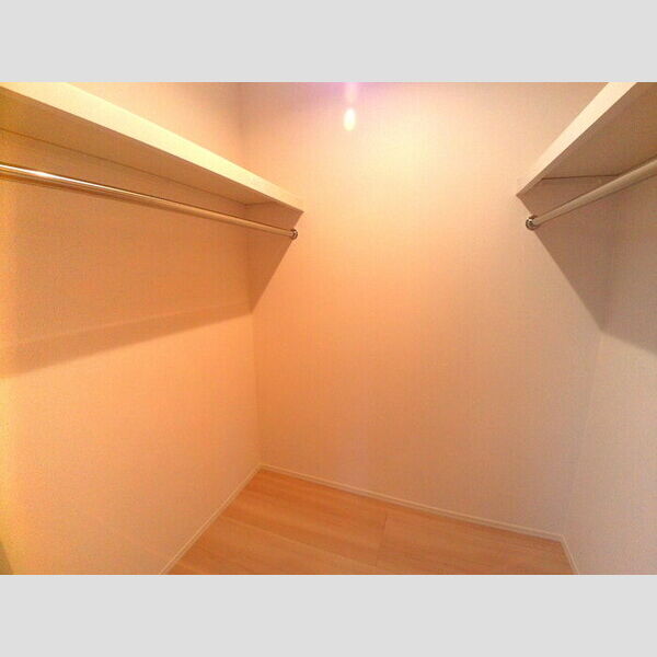 Sunny House ウォークインクローゼット