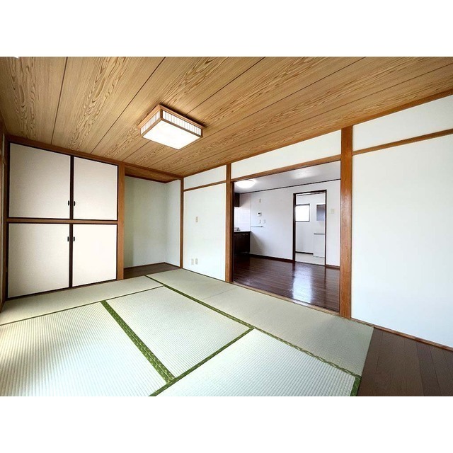 シルク館202号室 床の間付きの本格的な和室です