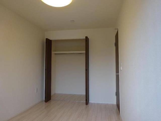 グローリア湘南102号室 収納