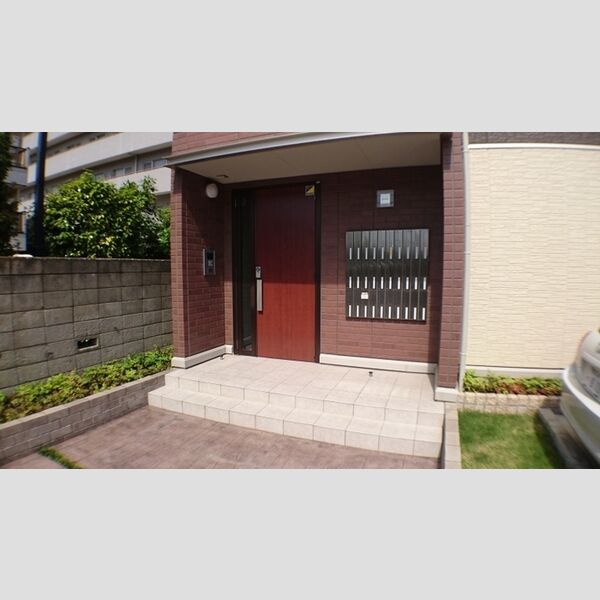 BE AMBITIOUS エントランス