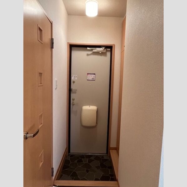 メゾン　プリメーロ102号室 玄関