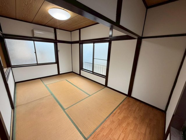 富士見市羽沢戸建て 日当たりのよい2階和室。