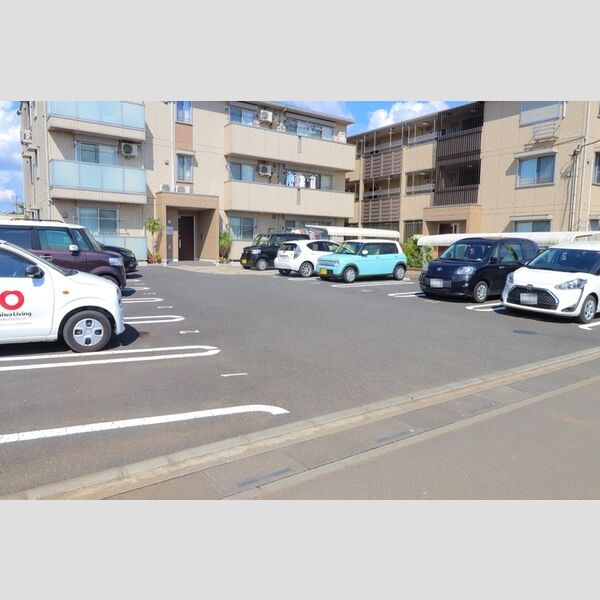 プラド大宮301号室 駐車場