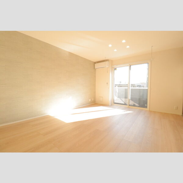 ルベルコート(RUBER COURT)103号室 リビング