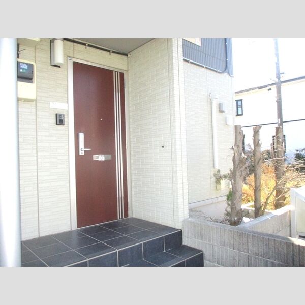 ラ・レアール・パス103号室 玄関