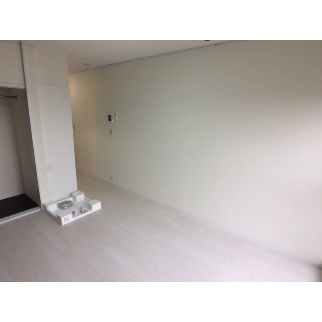 スリーパインズ204号室 リビング