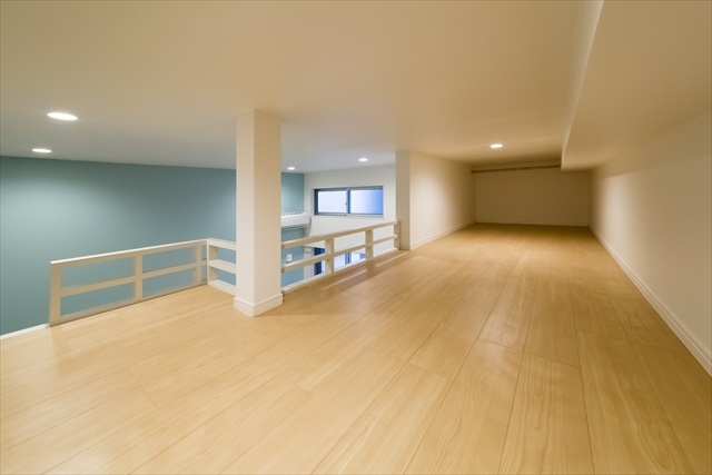 ラブリーレジデンス相模原 ロフト付き　ハンガースペース