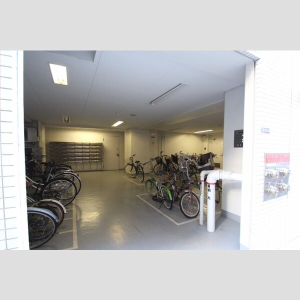 カスタリア新富町 駐輪場