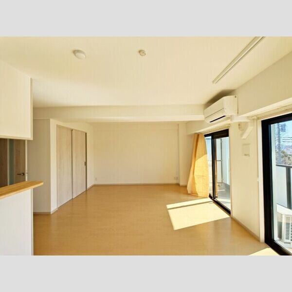 グランヴェールにしすな303号室 LDK18.5帖(別角度)