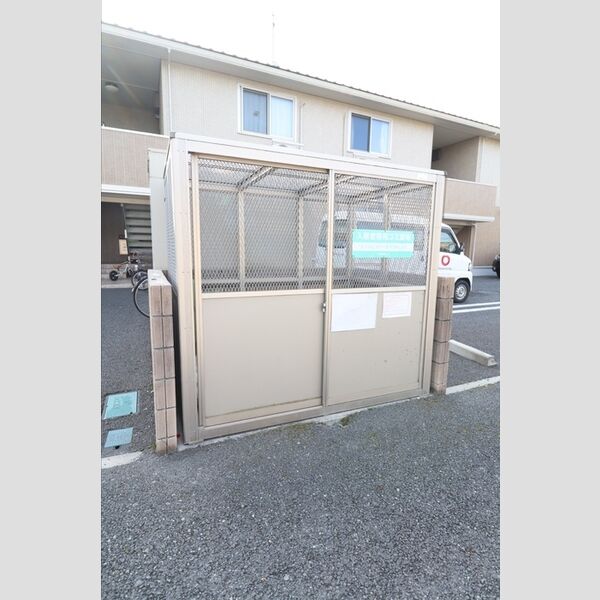 セジュールウィット幸房 ゴミ置き場