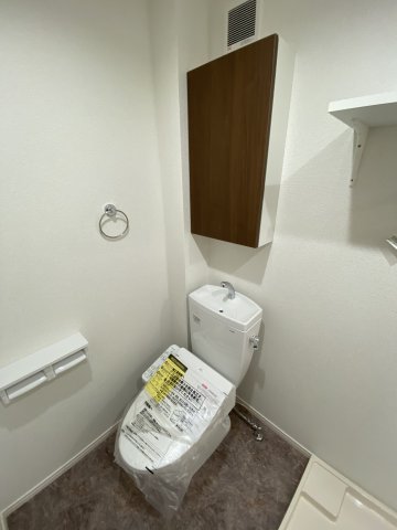 ベイルーム中山グランデ102号室 トイレ