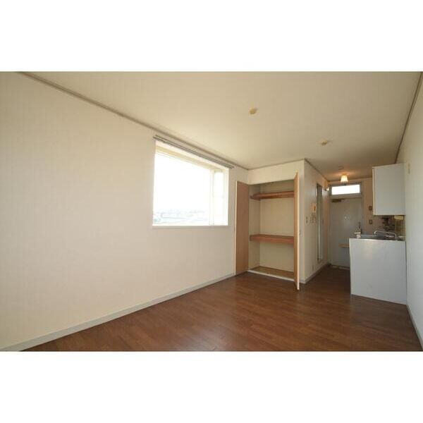 エステートピアえるむ201号室 リビング