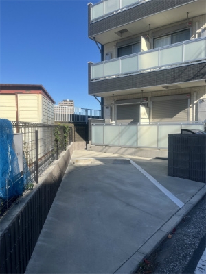 リバーサイド・鶴見3階 駐車場