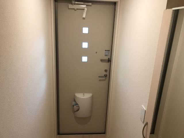 ラフィネ201号室 玄関